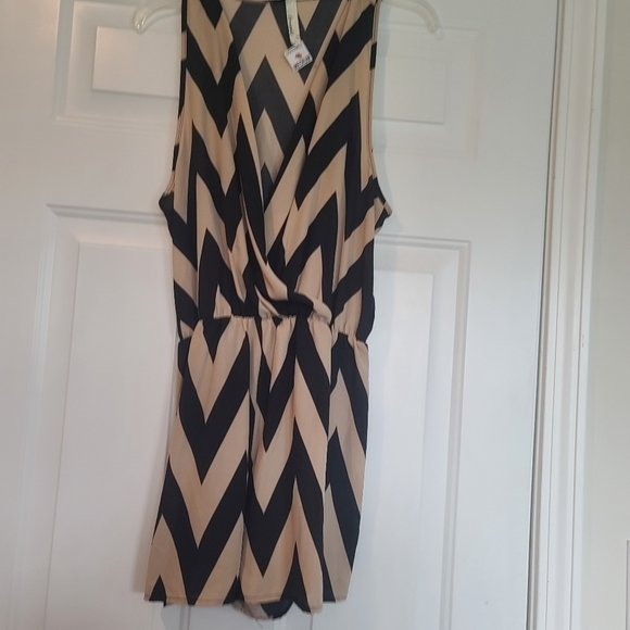 Romper by Emerald size medium - Picture 2 of 5